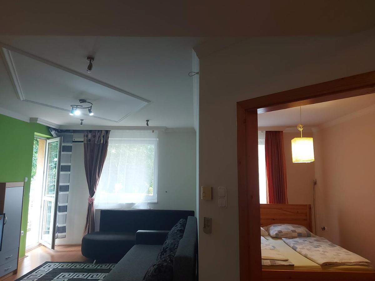 Lara Apartman Debrecen Exterior photo