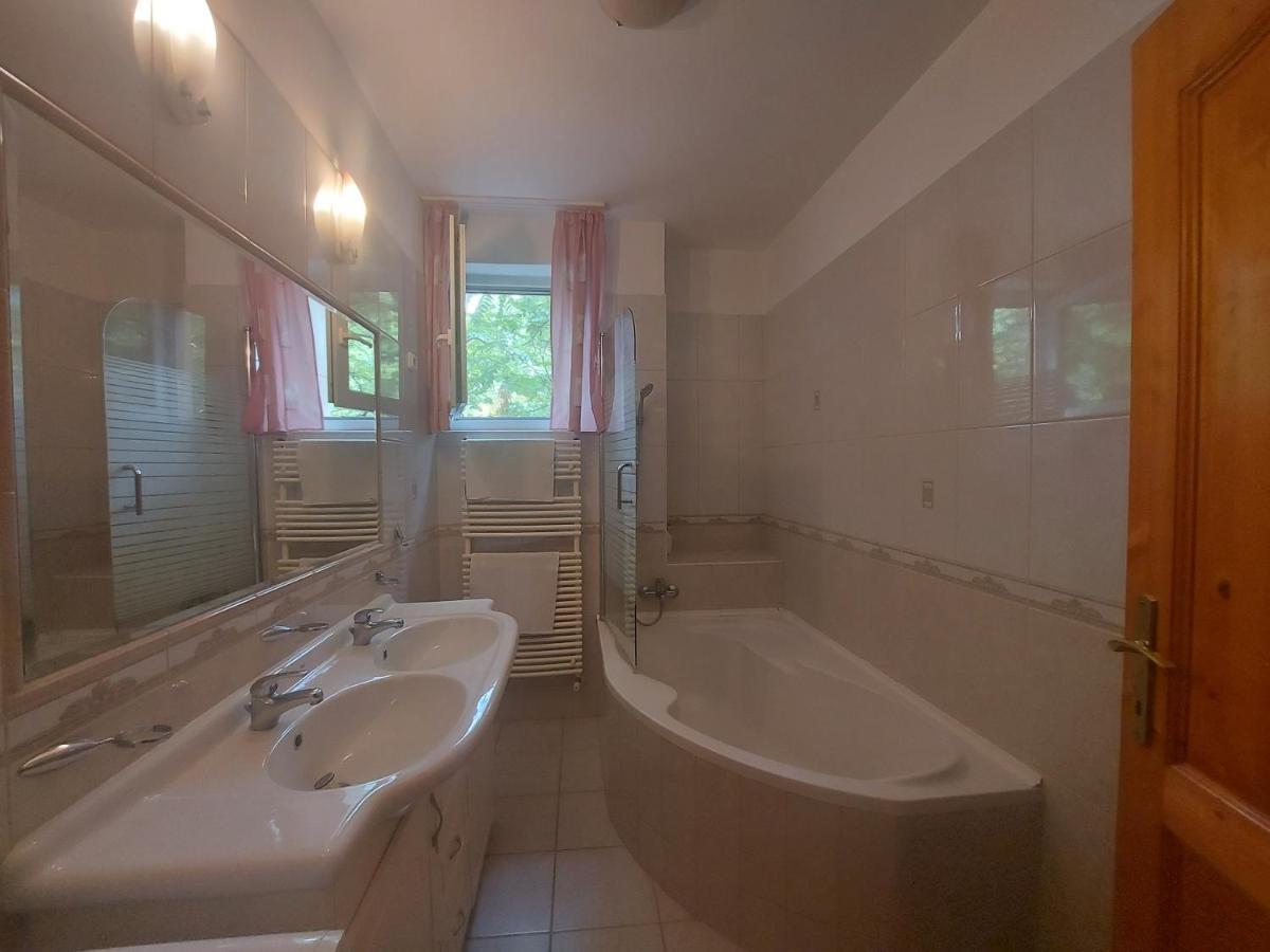 Lara Apartman Debrecen Exterior photo
